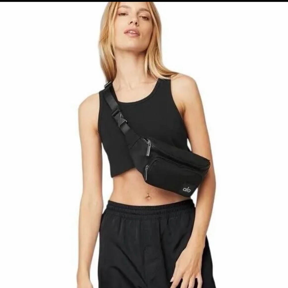 ALO Yoga Midnight Black Belt Bag